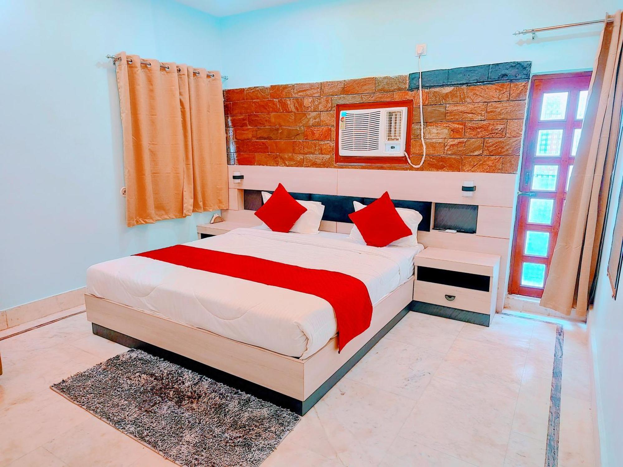 Western Homestay *